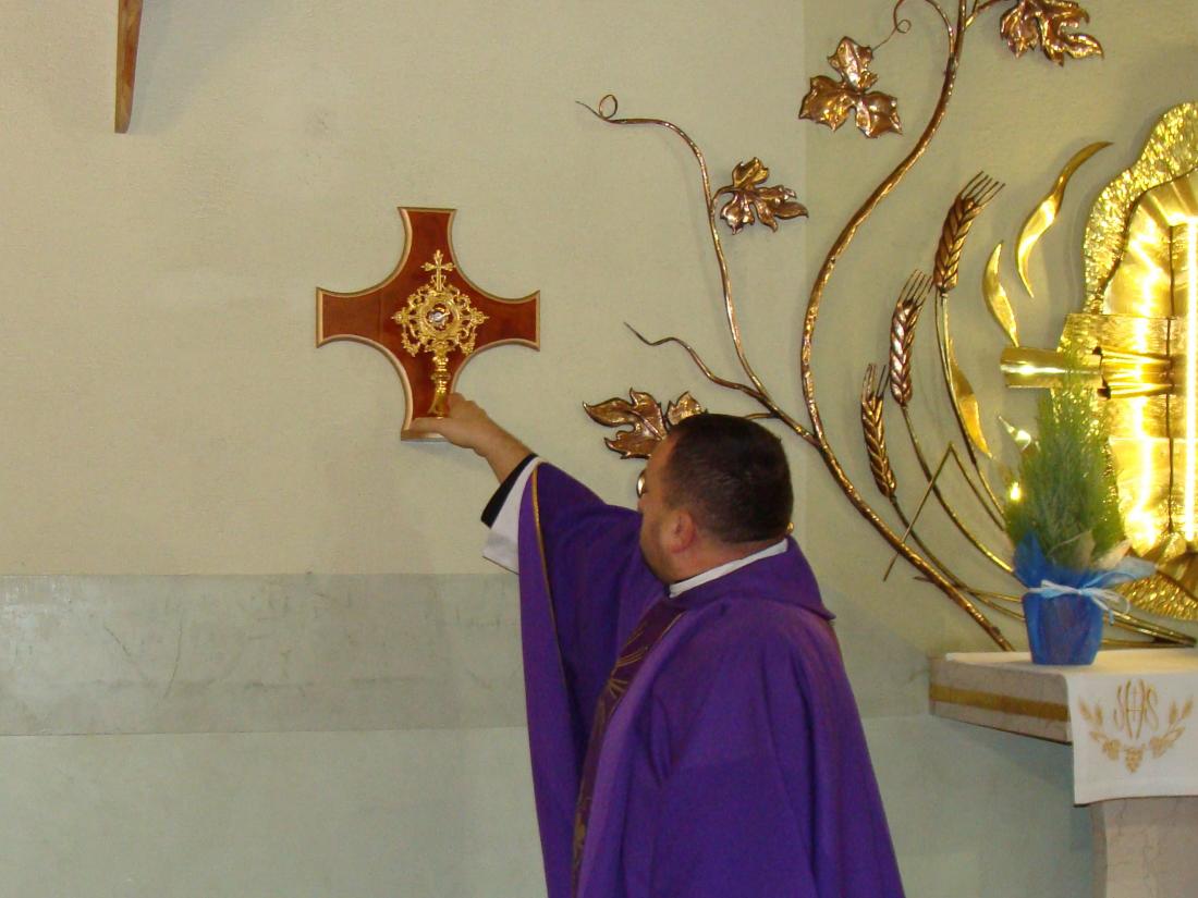 Zdjęcie w galerii Wprowadzenie relikwii św. Faustyny do naszej parafii. nr 6